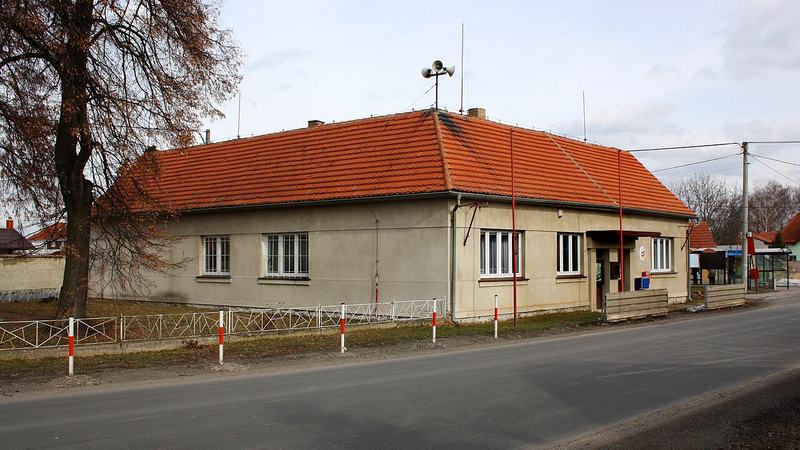 Obecní úřad v obci Bašť