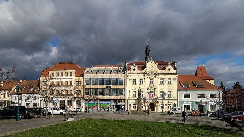 Beroun, Husovo náměstí
