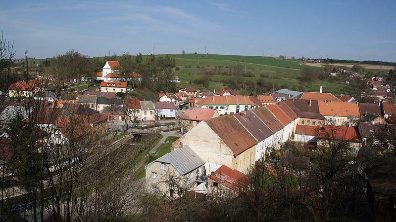 Pohled na Brtnici ze zámeckých zahrad