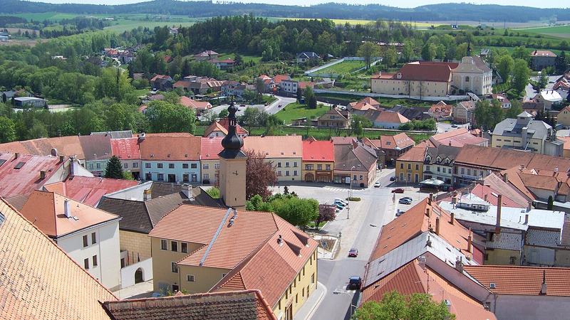 Dačice , okres Jindřichův Hradec. Vyhlídka z městské věže. Palackého náměstí, stará radnic