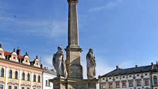 Mariánský morový sloup na náměstí v Hořicích v Podkrkonoší, Česká republika