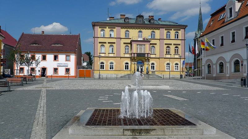Hrádek nad Nisou v České republice - náměstí po přestavbě - stav v roce 2011