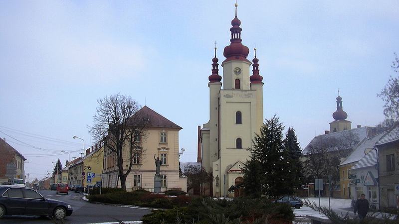 Palacké náměstí s Farním kostelem sv. Ondřeje (Ivanovice na Hané- czech republic)