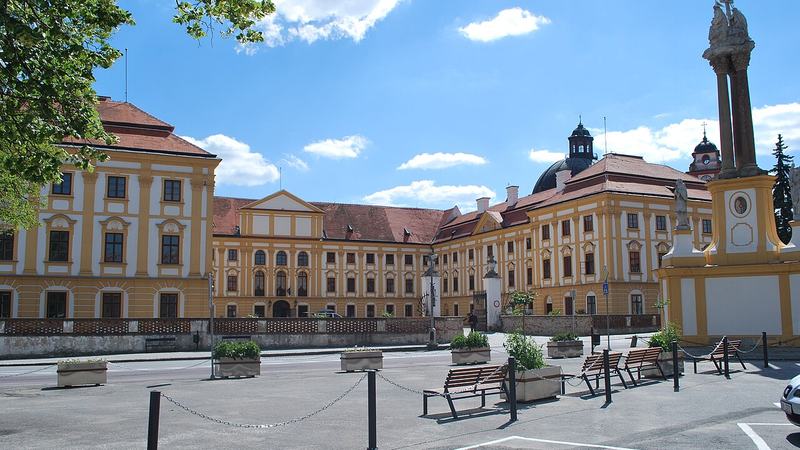 Zámek Jaroměřice nad Rokytnou-alibaba