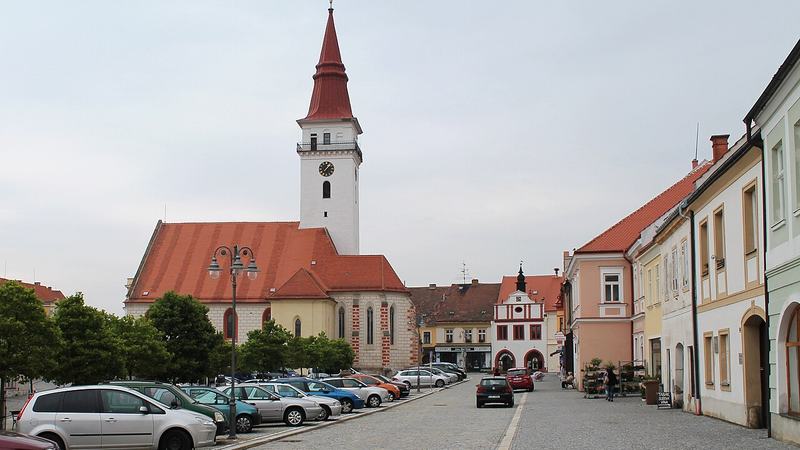 Náměstí Svobody s kostelem svatého Stanislava, Jemnice, okres Třebíč