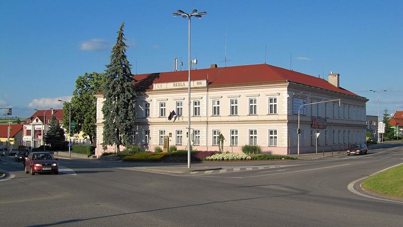 Kunovice, okres Uherské Hradiště, Česká republika. Hlavní křižovatka ulice Na Rynku (I/55)