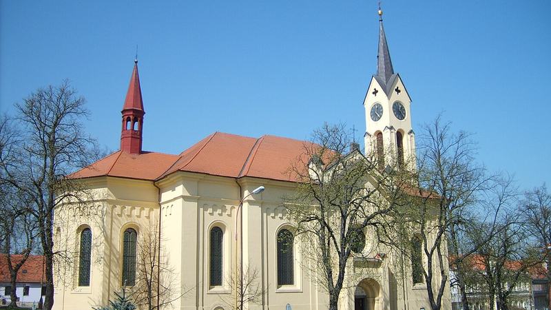 Kostel sv. Bartoloměje na náměstí v Milevsku. Vystavěn 1866