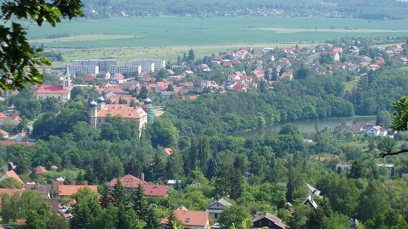 Pohled na Mníšek pod Brdy