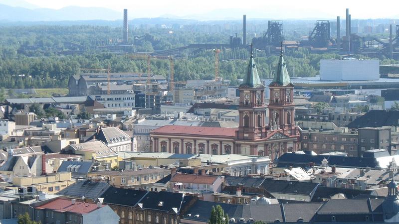 Katedrála Božského Spasitele, Nová Karolina a Dolní oblast Vítkovic, pohled z Nové radnice