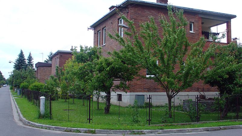 Typické rodinné domky postavené podnikatelem Tomášem Baťou v Otrokovicích , střední Morava