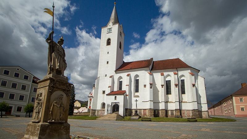 Kostel svatého archanděla Michaela v Pacově