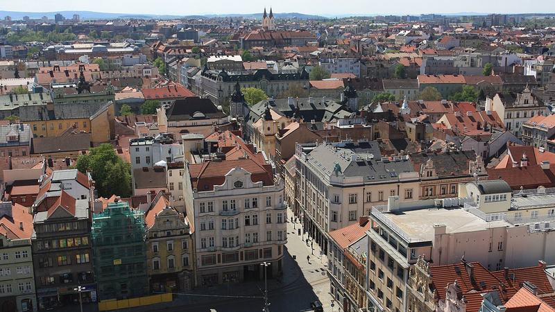 Pohled na Plzeň z věže katedrály svatého Bartoloměje. Tento výhled je směrem na jih