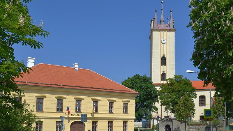 Podivín - radnice a kostel