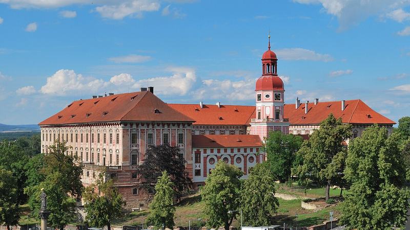 Zámek v Roudnice nad Labem , okres Litoměřice. Pohled z hotelu Vavřinec na Karlově náměstí