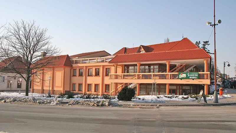 obecní dům v Sezemicích