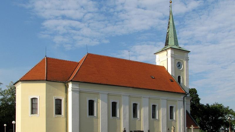 Pozdně barokní kostel Navštívení Panny Marie ve Svatobořicích-Mistříně z roku 1745