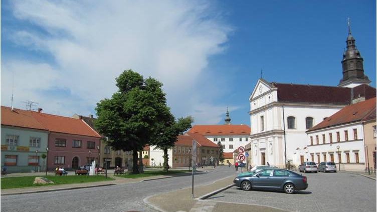 Uherský Ostroh, okres Uherské Hradiště, Česká republika. Náměstí Svatého Ondřeje s kostele