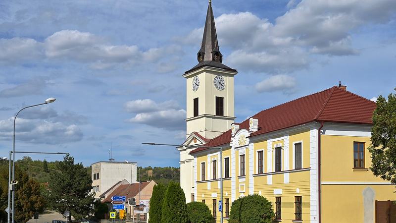 Újezd u Brna - kostel a fara