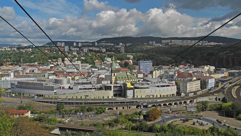 Blick von der Ferdinandshöhe in Aussig (Větruše in Ústí nad Labem) auf die Stadt mit dem G