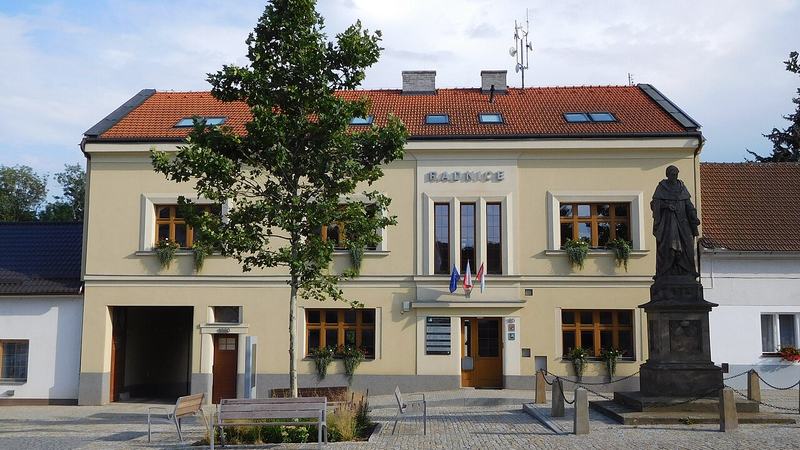 Úvaly - Arnošta z Pardubic 95, radnice