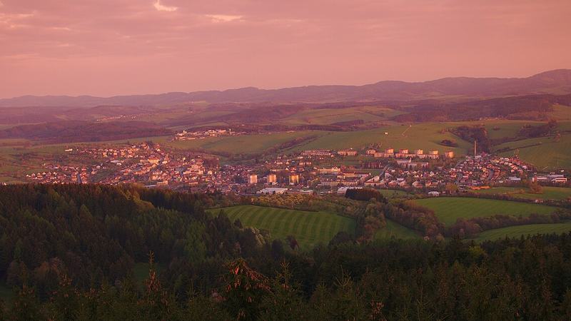 Město z rozhledny Královec při východu slunce, Valašské Klobouky, okres Zlín