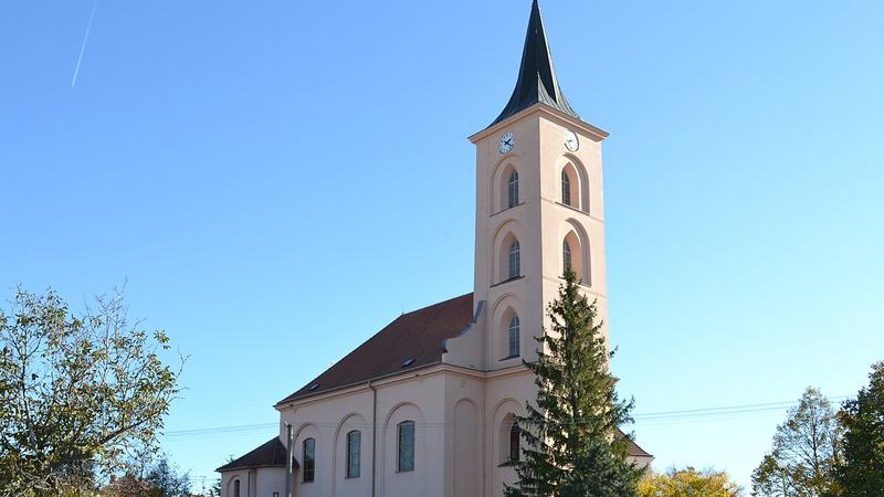 Velké Bílovice - kostel Narození Panny Marie