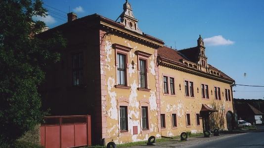 Velké Přílepy , okres Praha-západ . Pražská ulice, dům č. p. 48