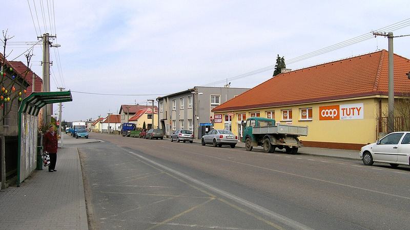 Plzeňská ulice v obci Zruč-Senec